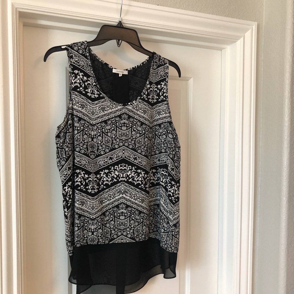 Pleione Black and White Sleeveless top
